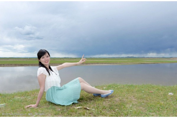 good! Smile and do as the teacher says. Then the teacher, you are busy smiling first. Remember that the horse is looking for you. The car smiled respectfully and bowed down to say goodbye to Jane.
